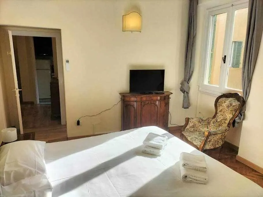 Malenchini 1 Apartment Florence